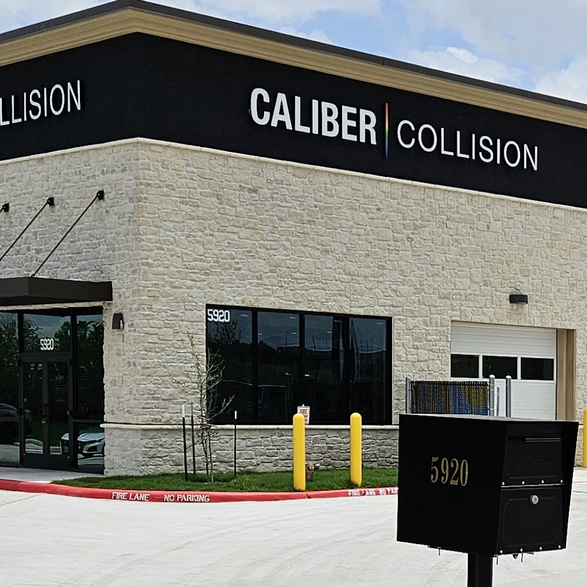Caliber Collision โ Now Open building signage