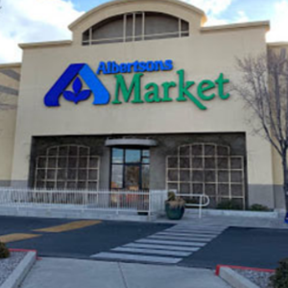 Albertsons โ retail storefront signage
