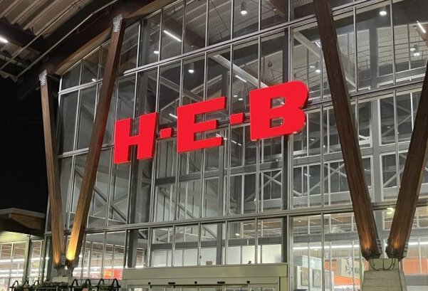 H-E-B โ channel letter storefront signage